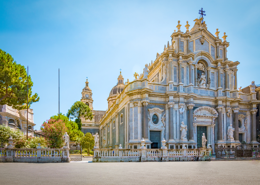 Ez a kép a cataniai Szent Ágota-székesegyházat (Cattedrale di Sant'Agata) ábrázolja, amely Szicília egyik legfontosabb barokk műemléke.  - Z(s)eppelin utazás