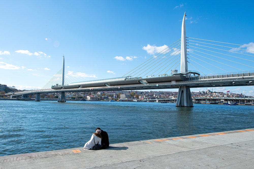 Ez a kép az isztambuli Haliç Metro hídat (Golden Horn Metro Bridge) ábrázolja.  - Z(s)eppelin utazás