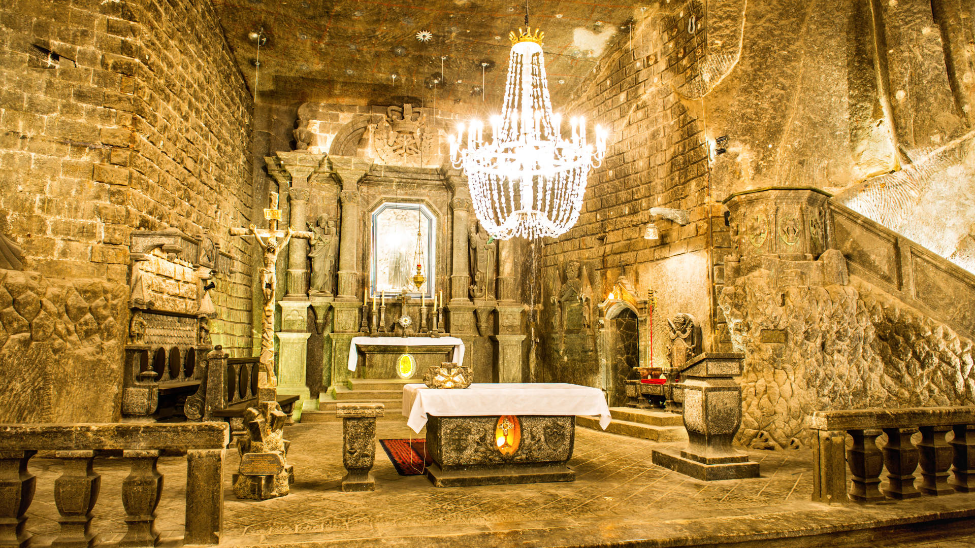 A képen a wieliczkai sóbánya egyik kápolnája látható.  - Z(s)eppelin utazás