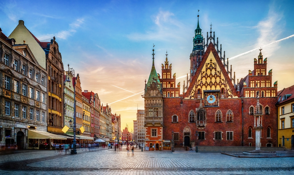 Ez a kép a wrocławi Régi Városházát (Ratusz) ábrázolja naplementekor.  - Z(s)eppelin utazás