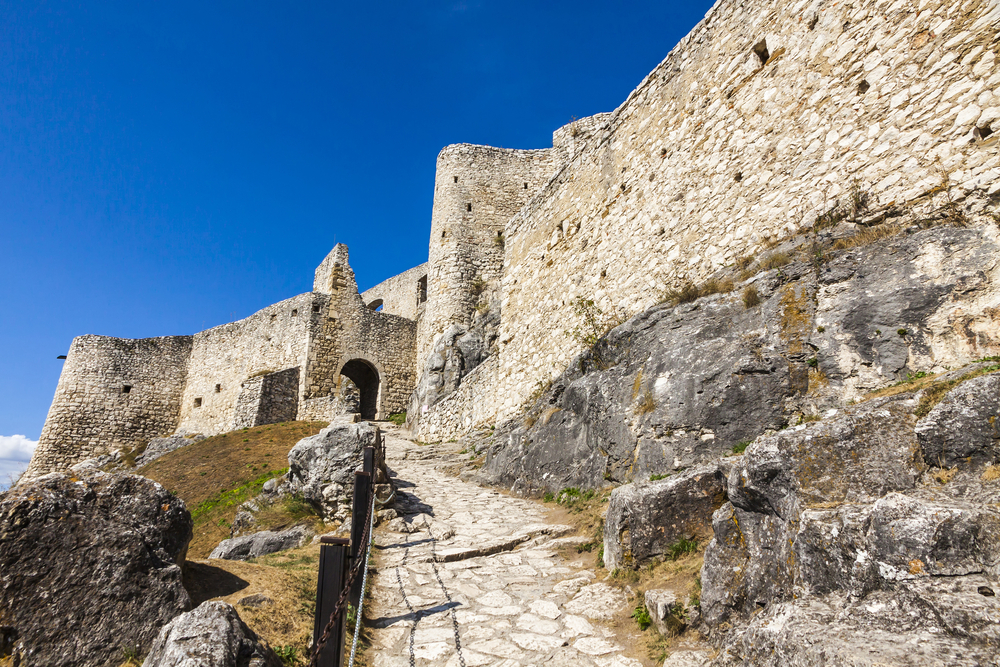 A képen a Szepesi vár (Spišský hrad) látható Szlovákiában. - Z(s)eppelin utazás